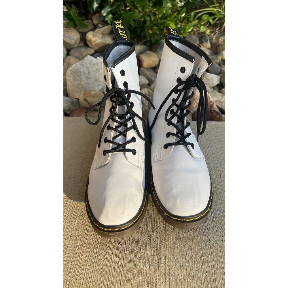 Dr. Doc Martens 1460 Mens Boots Size 39 Women's 8 White Leather Lace Up Combat